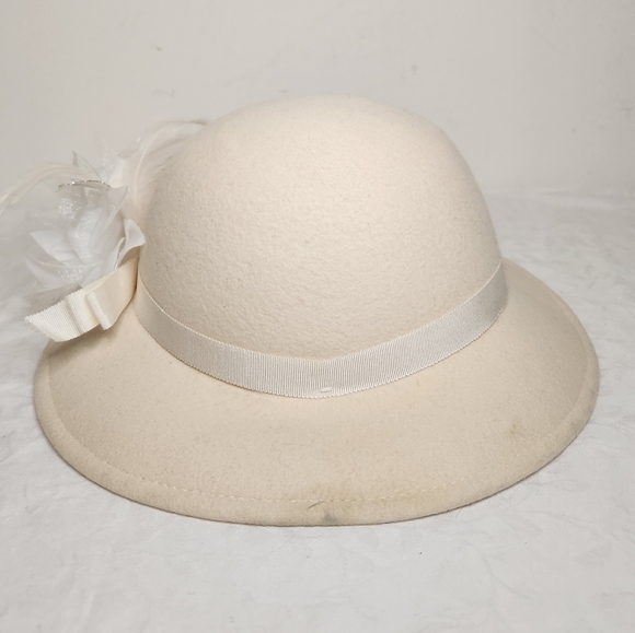 60s Floral Feathered Bowler Hat - Picture 7 of 15